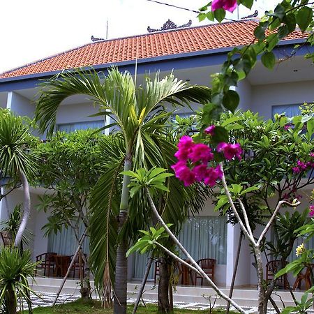 Ropik & Alik Home Stay Улувату Экстерьер фото